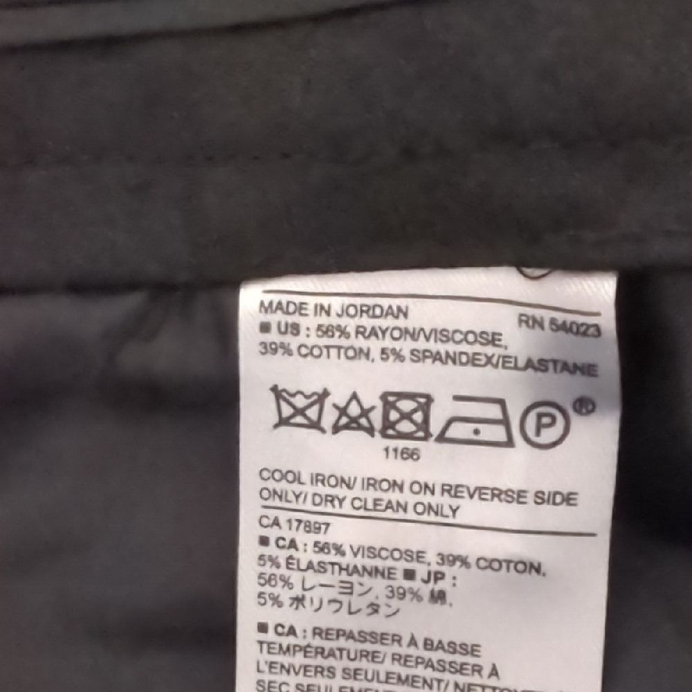 Banana Republic Black Dress Pants with Slim Fit and Cropped Length - Picture 9 of 9